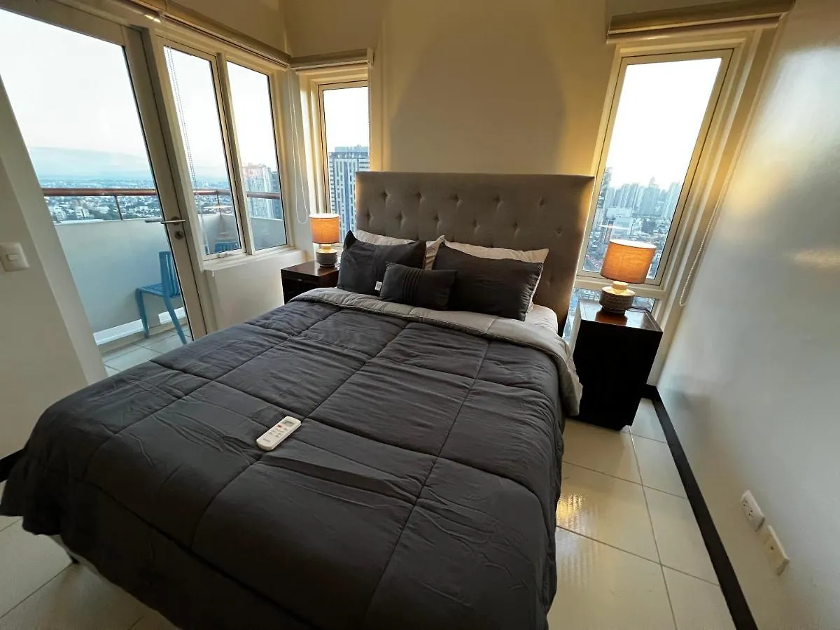 Amazing Views Across Shangrila Mall And Near Megamall Greenfield District Manila Apartment